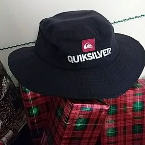 Quiksilver black infant toddler sun hat red white